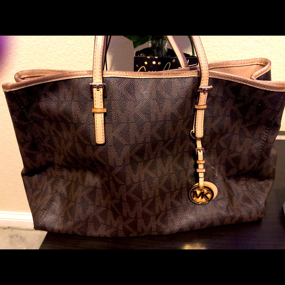 Michael Kors Signature medium size tote